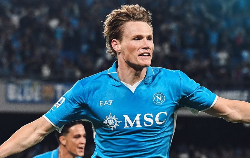 Scott McTominay bersama Napoli