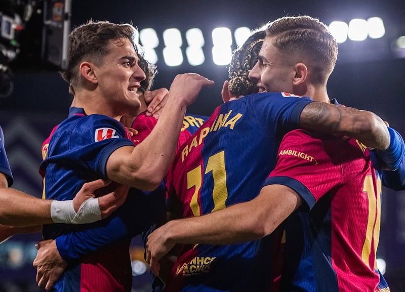 Skuad barcelona selebrasi gol lawan valladolid