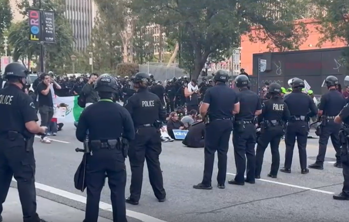 Aksi protes di Los Angeles
