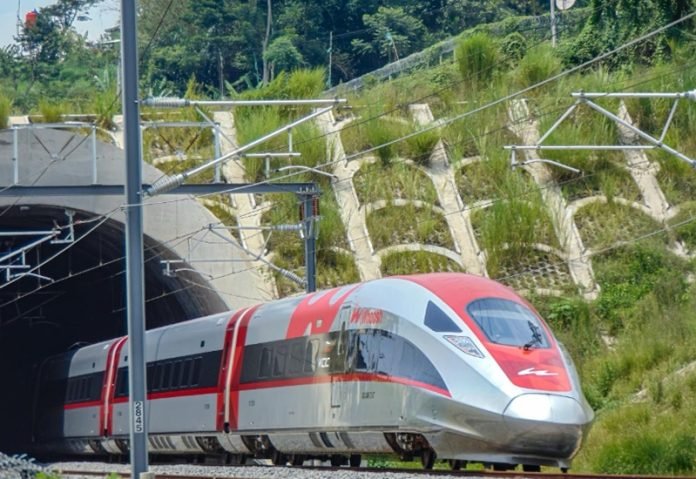 Kereta cepat whoosh