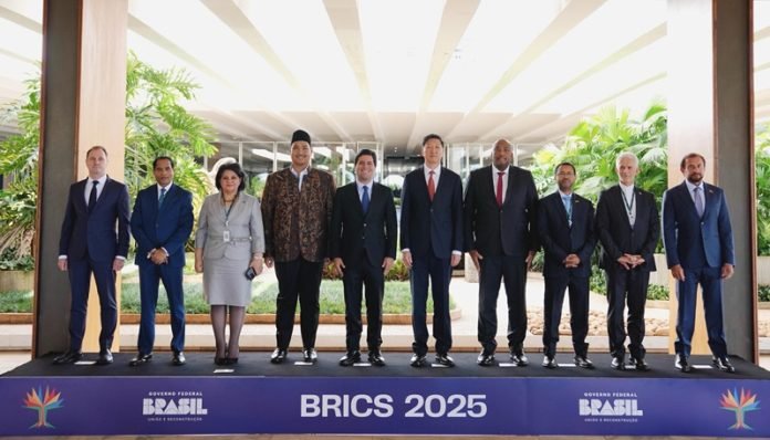 Menpora Dito Saat Penandatanganan kerja sama di BRICS