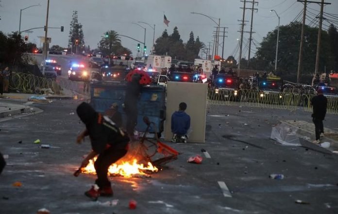 Aksi protes di Los Angeles