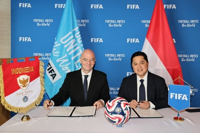 Presiden FIFA Gianni Infantino dan Ketua Umum PSSI Erick Thohir