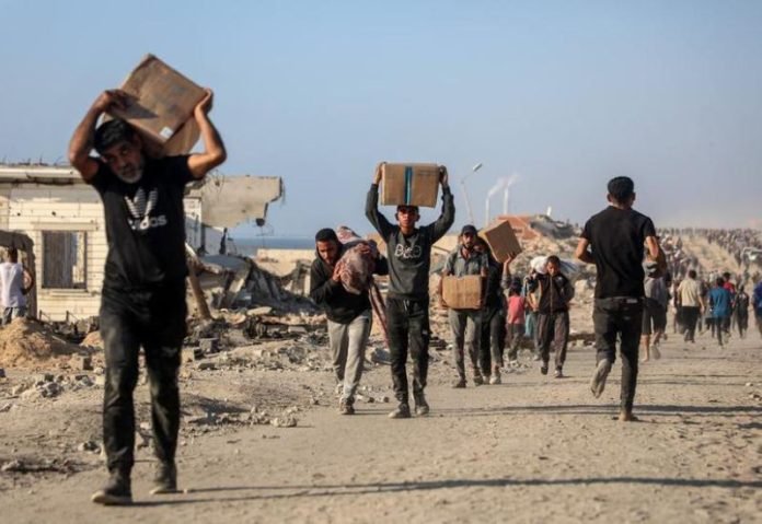 Warga Palestina bawa bala bantuan