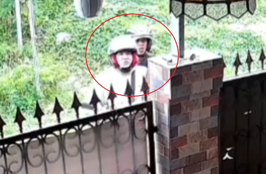CCTV maling bobol rumah di Sawangan Depok