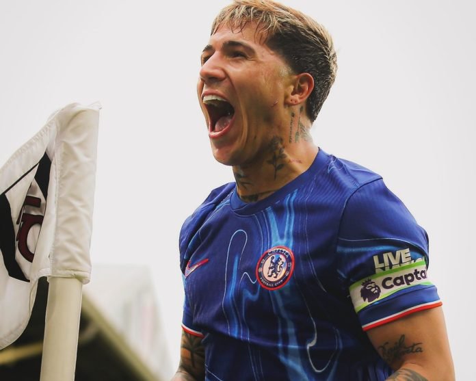 Enzo Fernandez bersama Chelsea