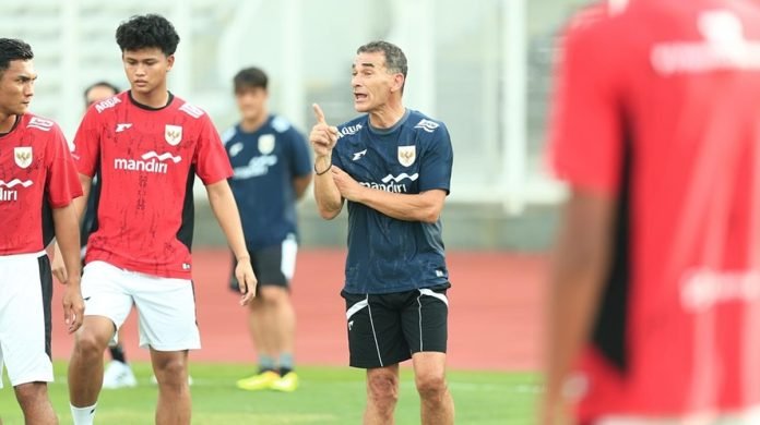 Gerald Vanenburg bersama Timnas U-23 Indonesia