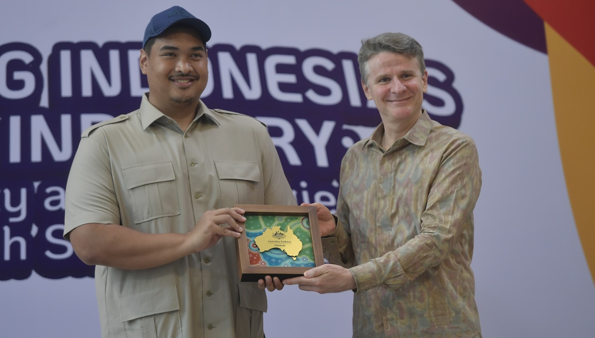 Menpora Dito dan Budes Australia dalam peluncuran Beasiswa Singkat