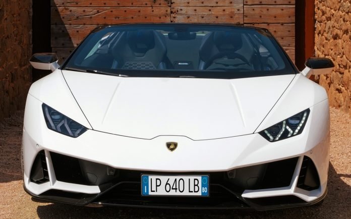Mobil Lamborghini Evo Spyder