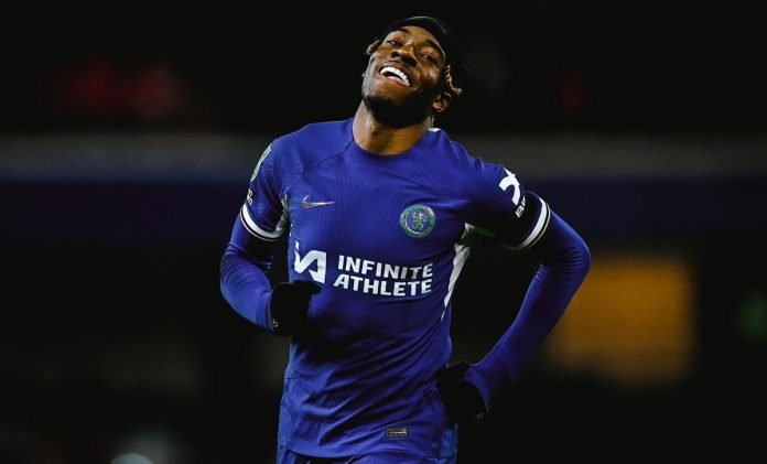 Noni Madueke bersama Chelsea