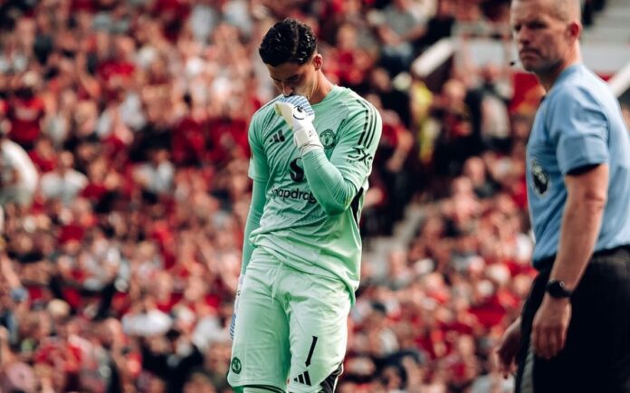 Altay Bayindir bersama Manchester United