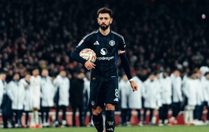 Bruno Fernandes bersama MU