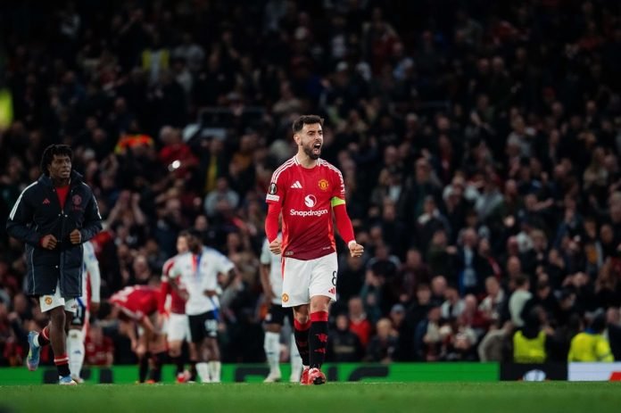 Bruno Fernandes bersama MU