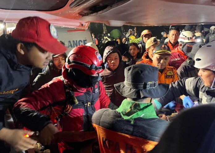 Evakuasi pendaki Gunung Bawakaraeng