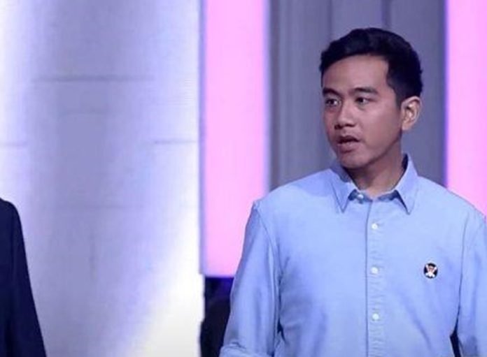 Gibran Pakai Pin Mugiwara