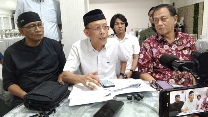 Konferensi Pers Rektor Universitas Negeri Makassar (UNM) Prof. Karta Jayadi
