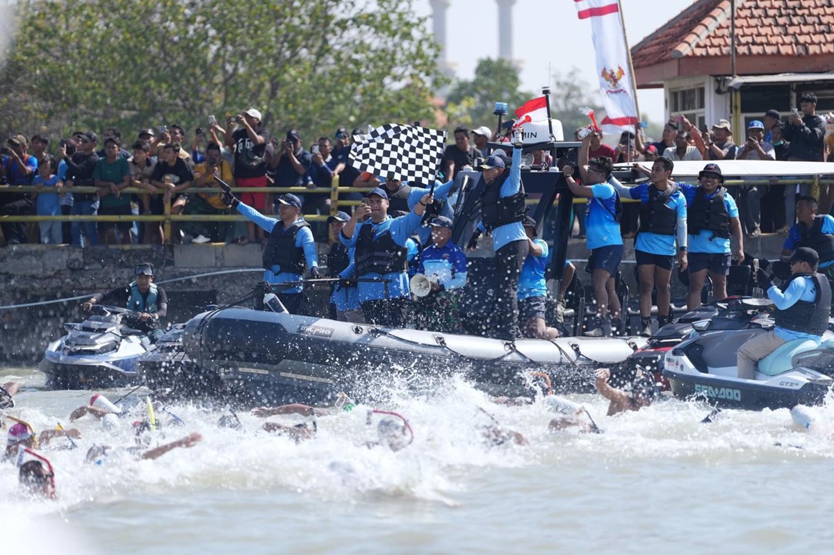 Menpora Dito Lepas 900 Perenang Fin Swimming Piala Kasal 2025