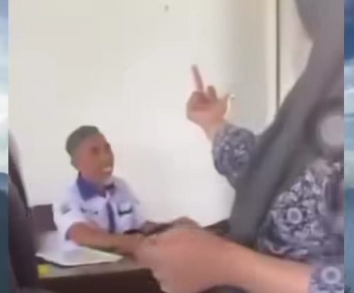 Siswi SMKN di Gowa acungkan jari tengah ke gurunya