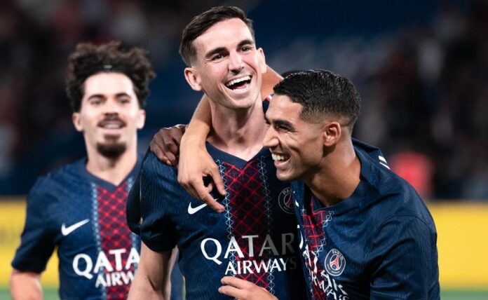 Skuad PSG selebrasi gol lawan Angers