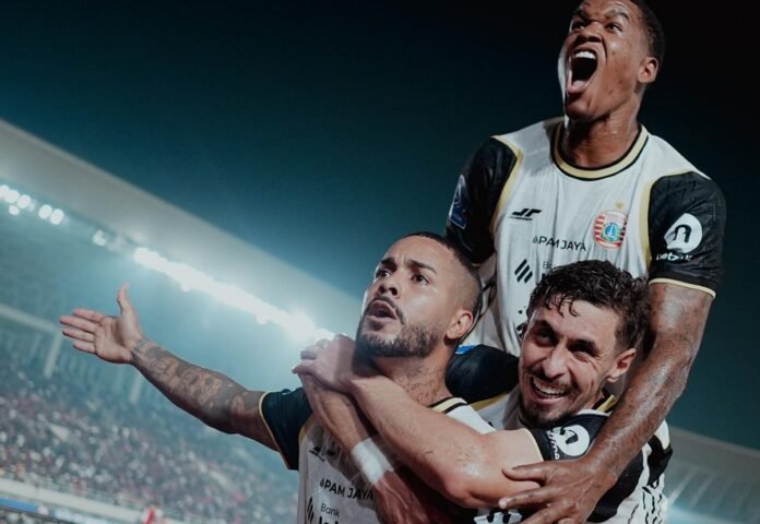 Skuad Persija Jakarta selebrasi lawan Persis Solo di Super League