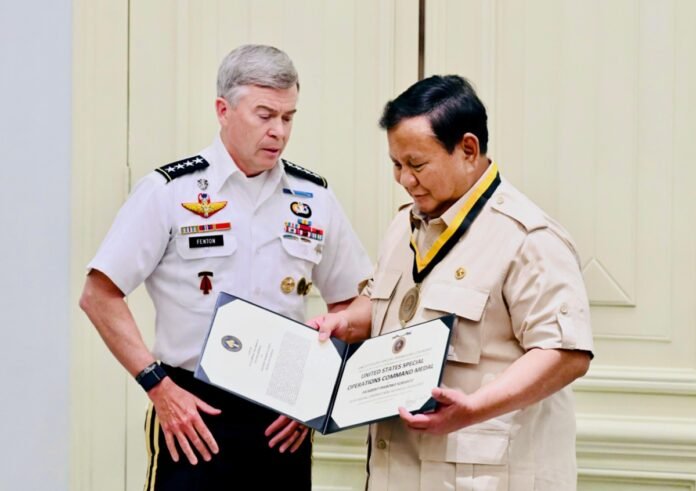 presiden prabowo terima penghargaan