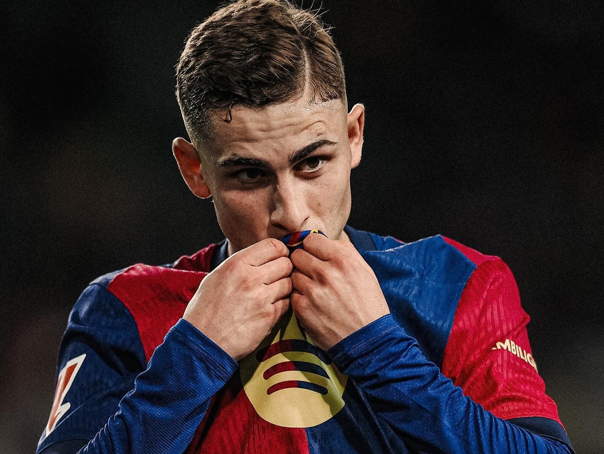 Fermin Lopez bersama Barcelona