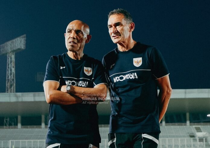 Gerald Vanenburg (kanan), pelatih Timnas U-23 Indonesia saat ini