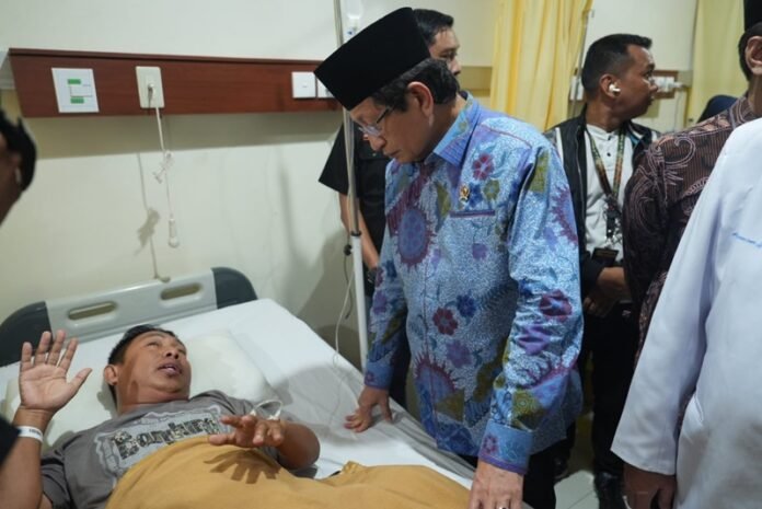 Nasaruddin Umar Jenguk Korban Kerusuhan di DPRD Makassar