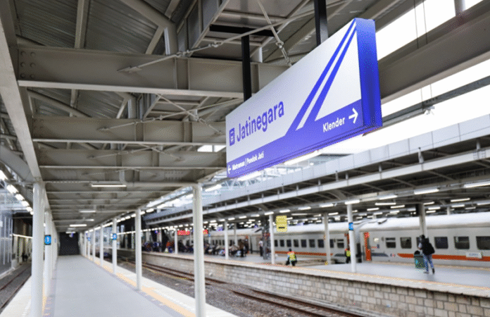 Stasiun Jatinegara Jakarta Timur