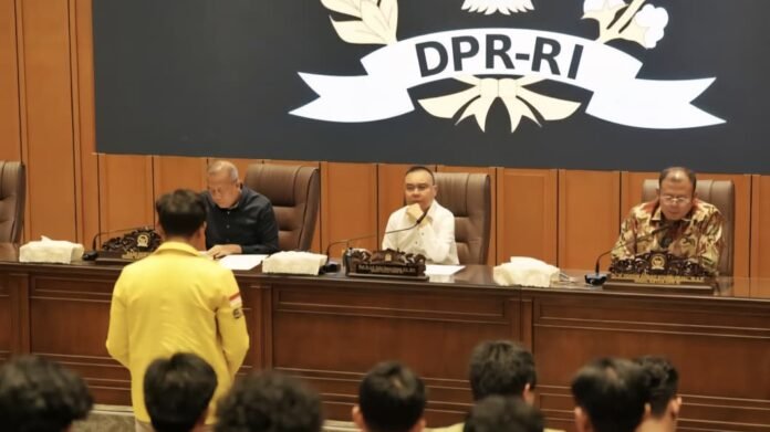 Wakil Ketua DPR RI Sufmi Dasco dalam forum dialog bersama pejabat lain dan mahasiswa di Gedung DPR Jakarta