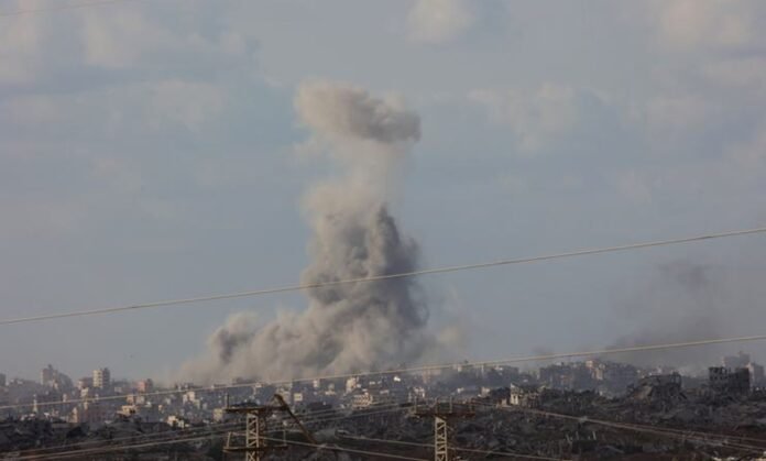 Asap mengepul di Gaza