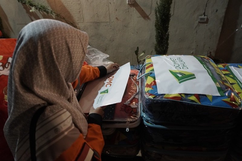bantuan selimut untuk pengungsi gaza