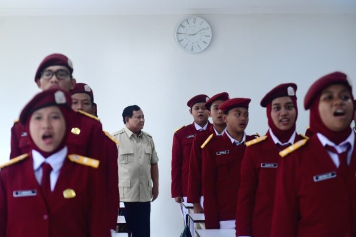 presiden prabowo saat meninjau sekolah rakyat menengah atas (srma) margaguna di jakarta selatan, kamis 11 september 2025