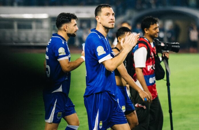 thom haye bersama skuad persib bandung