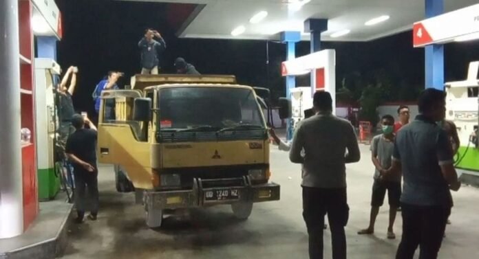 truk penimbun bbm