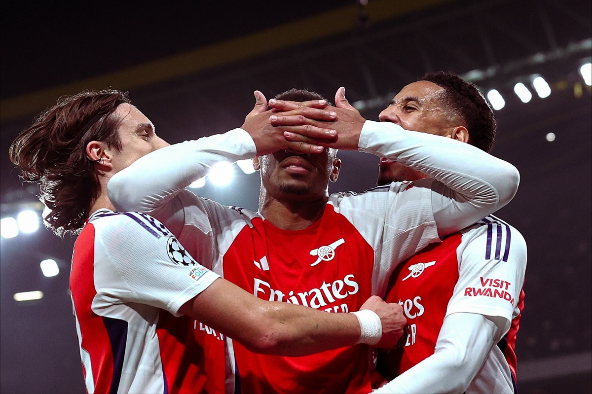 Gabriel Magalhaes selebrasi gol bersama Arsenal