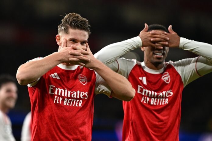 Gyokeres dan Gabriel Magalhaes selebrasi gol di laga Arsenal vs Atletico Madrid