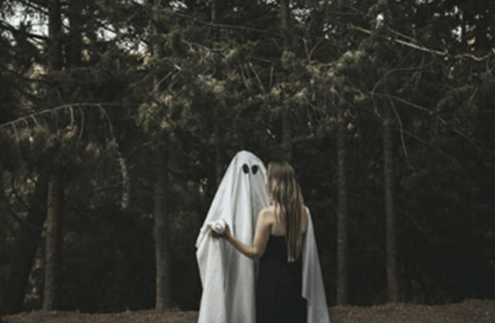 Ilustrasi Hantu Perempuan