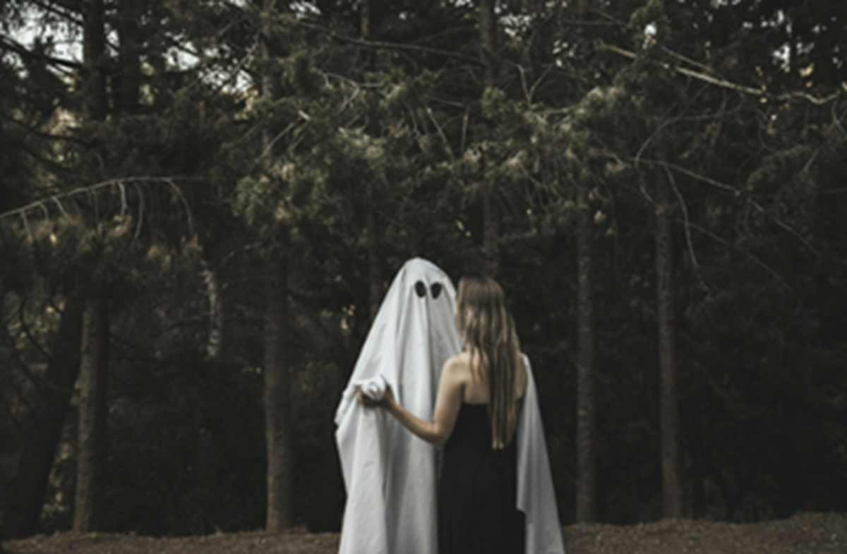 Ilustrasi Hantu Perempuan