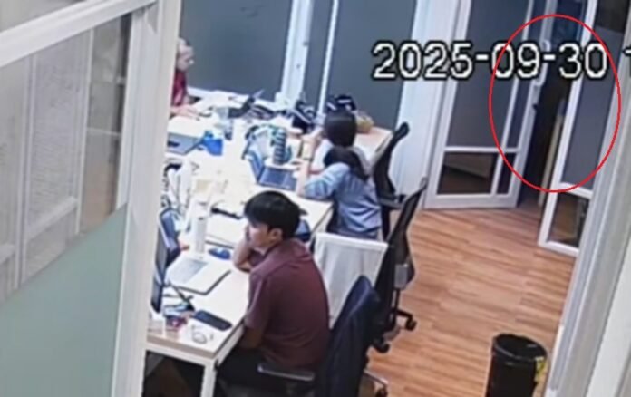 Kejadian Horor di kantor saat karyawan lembur