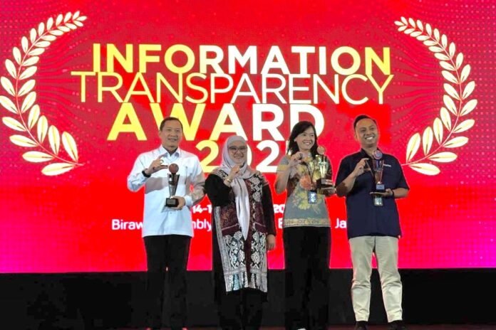 Kemenpar Raih Penghargaan KIP Kemenpar Raih Penghargaan KIP