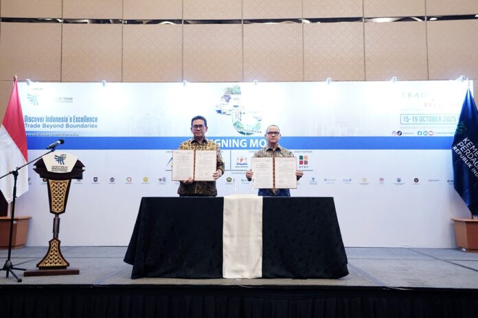Menteri Perdagangan Budi Santoso dan Menteri Perlindungan Pekerja Migran Indonesia Mukhtarudin di sela gelaran Trade Expo Indonesia (TEI) ke-40