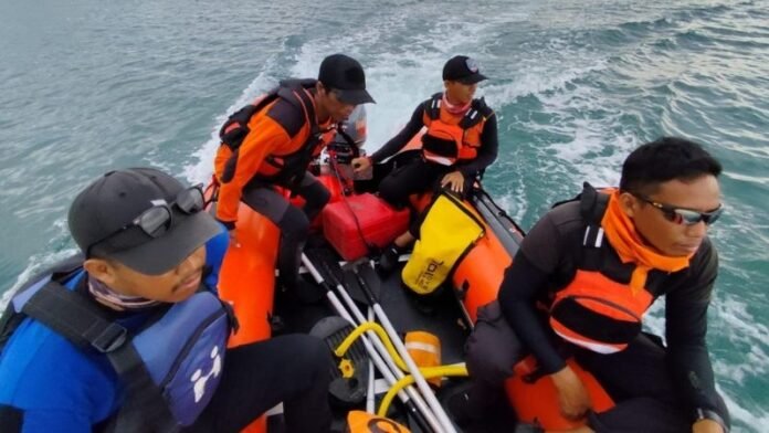 Operasi pencarian Balita yang jatuh dari perahu di laut Pangkep