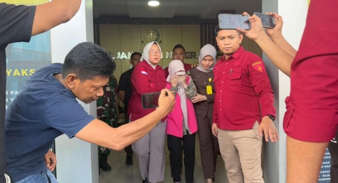 Pegawai Bank Bobol Dana Pensiun - Holopis