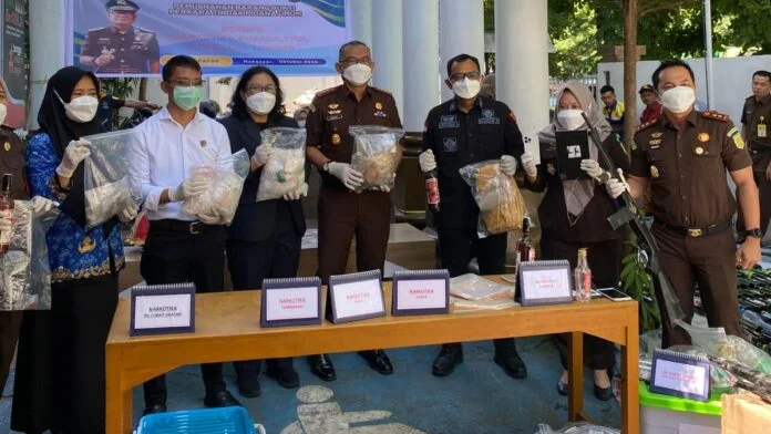 Pemusnahan barang bukti di Kejari Makassar - Holopis 1