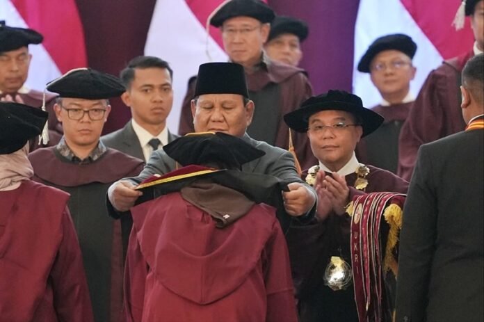 Pengukuhan Wisudawan di UKRI 2025 _ HOLOPIS
