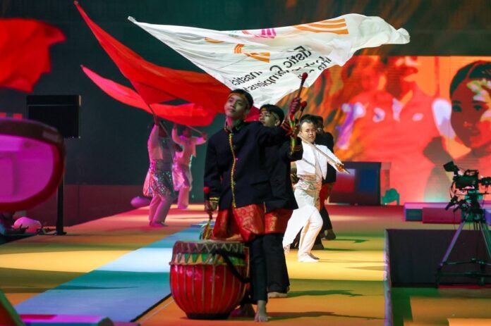 Pertunjukan Budaya Indonesia di pembukaan Jakarta Gymnastics 2025