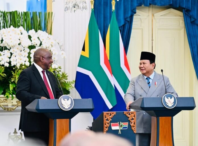 Presiden Prabowo Subianto dan Presiden Ramaphosa usai pertemuan bilateral di Istana Merdeka Jakarta