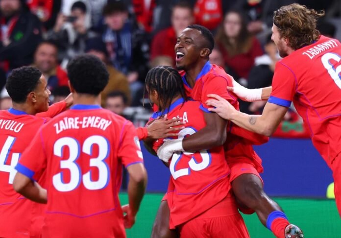 Skuad PSG selebrasi gol lawan Bayer Leverkusen di Liga Champions