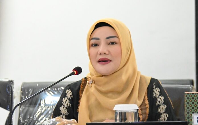 ade rossi khoerunnisa